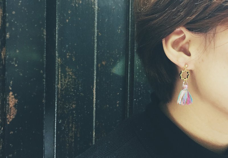 Marygo［饼干彩色流苏］耳环 - 耳环/耳夹 - 其他金属 多色