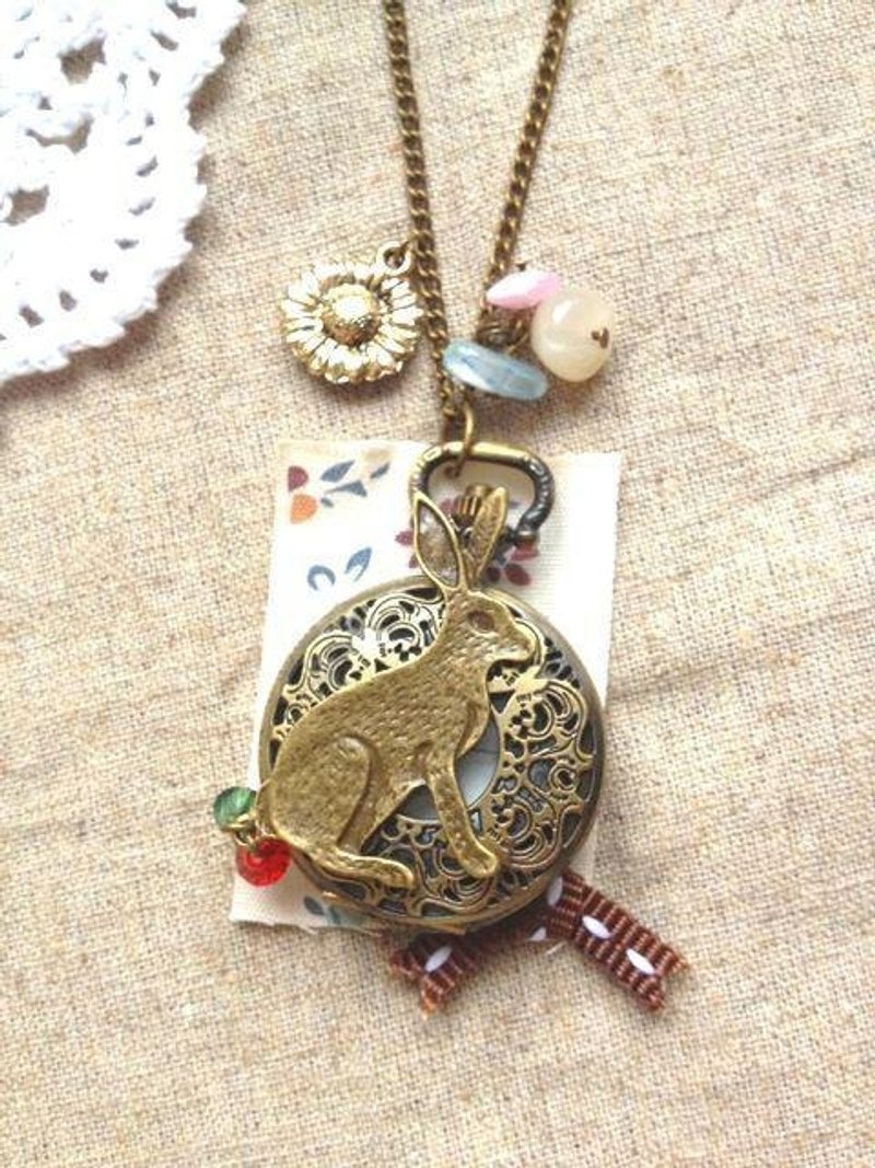 [imykaka] ♥ 森林中的原野小兔红绿怀表项炼 - 项链 - 其他金属 多色