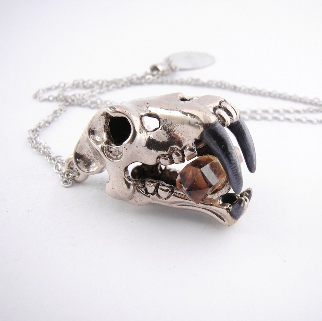 White bronze Saber tooth skull pendant with smoky quartz stone and oxidized antique color - 项链 - 其他金属 