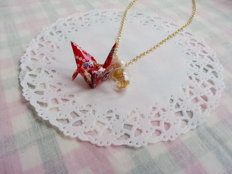 Paper Crane and Glass Ball Necklace 金色玻璃球红色大纸鹤颈链 - 项链 - 纸 红色
