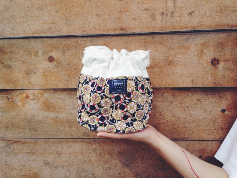 ::浏海树:: 侧背水桶包＿深蓝底复古船桨 - 侧背包/斜挎包 - 其他材质 蓝色