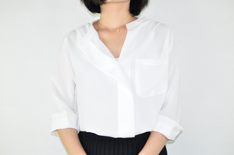 Flat 135 X 台湾设计师系列 七分袖 白色 衬衫 衬衫式上衣 宽松 秋天款 气质款 预购期间8折 圣诞节 圣诞 耶诞 交换礼物 派对 新年 - 女装衬衫 - 其他材质 白色