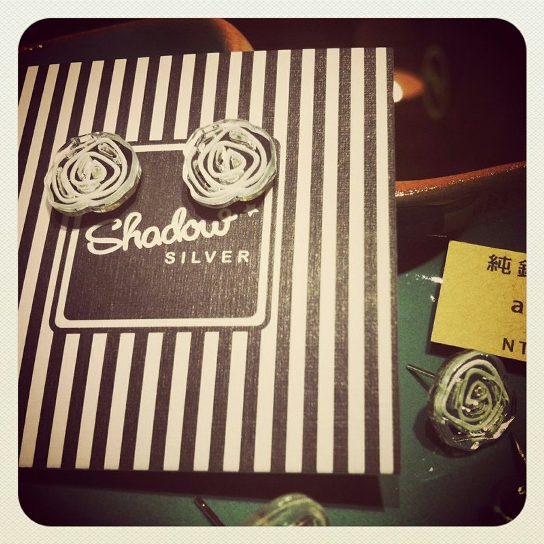 Shadow* silver 涂鸦系列_蔷薇儿纯银耳针式耳环(组) - 耳环/耳夹 - 宝石 灰色