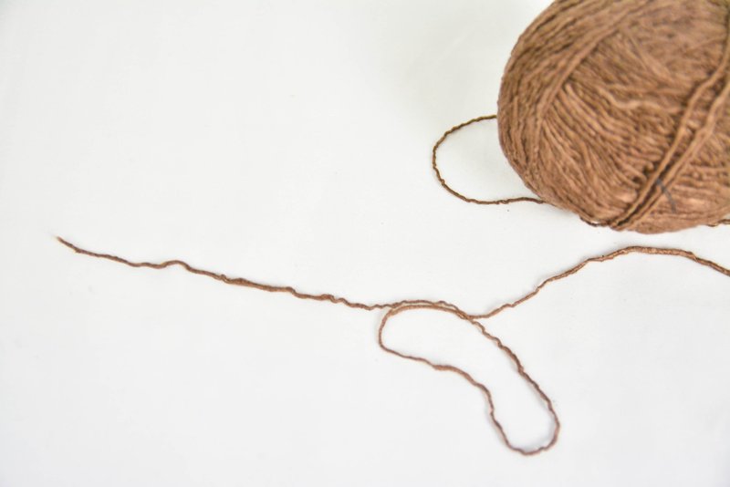 植物染手捻香蕉丝线＿咖啡＿公平贸易 - 编织/刺绣/羊毛毡/裁缝 - 植物．花 咖啡色