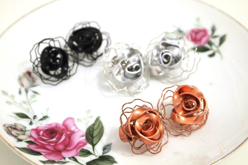 黑色玫瑰花金属线耳环 - 耳环/耳夹 - 其他金属 黑色