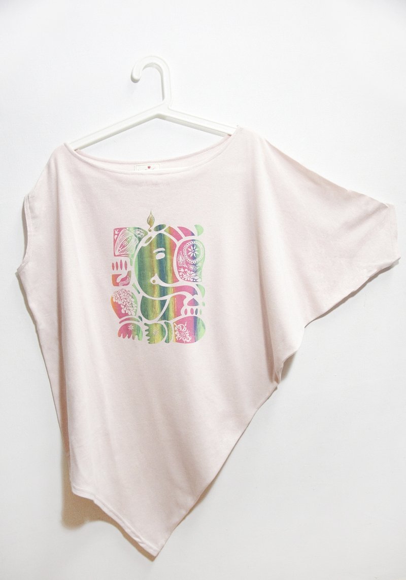 女装手感不规则棉质设计上衣 设计感版型-印度象神 彩虹渐层大象 - 女装上衣 - 棉．麻 粉红色