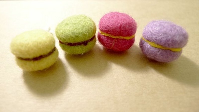 甜兹兹马卡龙-防尘塞（黄、绿、紫、桃红） - 手机座/防尘塞 - 羊毛 多色