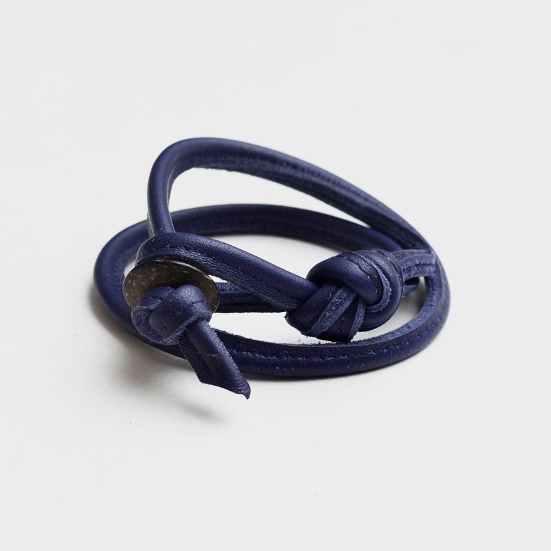 【椰壳定律】 皮革手环 牛皮手链 蓝色牛皮+椰壳扣 手环 礼物 - 手链/手环 - 真皮 蓝色