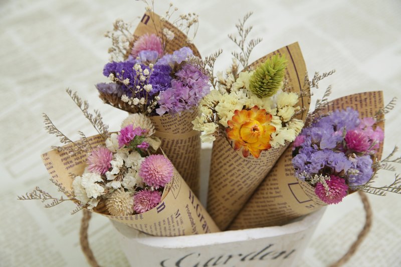 【Hydrangea Studio】干燥花甜筒小花束 婚礼小物 布置 探房礼 伴娘礼 - 植栽/盆栽 - 棉．麻 