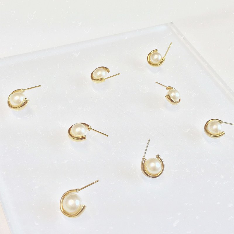 Marygo［立体珍珠星球］金色耳环 - 耳环/耳夹 - 其他金属 