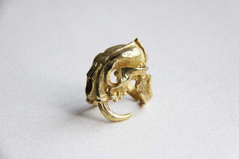 Saber Tooth Tiger Ring / Golden / Black Ruthenium Version / Handmade Metal Work - 戒指 - 其他金属 橘色