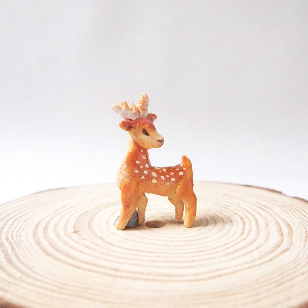 小鹿手工手绘胸针 Deer handmade brooch - 胸针 - 其他材质 多色