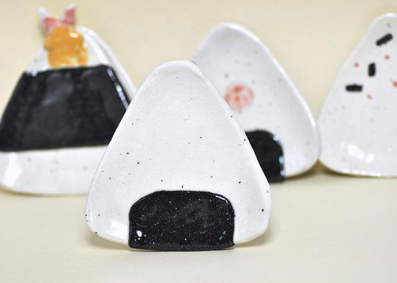 海苔饭团小陶盘 - 浅碟/小碟子 - 其他材质 白色