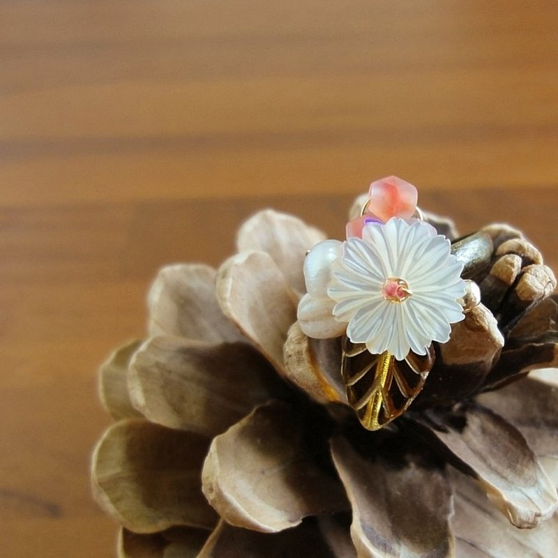 {KRN0009}秋之章~白菊戒指-黄叶/绿叶 - 戒指 - 宝石 白色