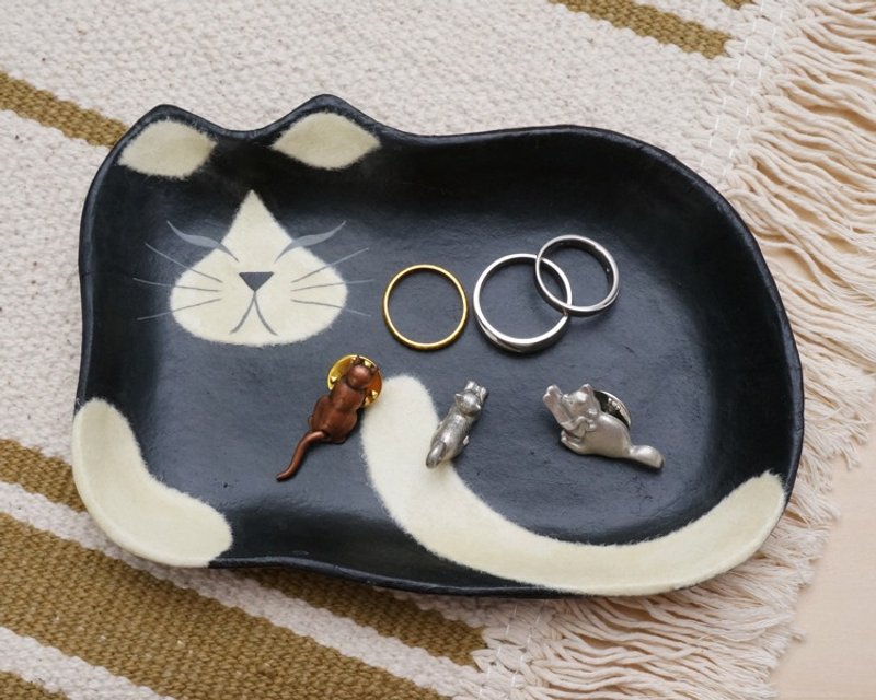 和纸猫咪置物盘-宾士(黑白猫)小 日本纯手工 杂物盘 饰品收纳盘 小皿 母亲节 礼物 - 浅碟/小碟子 - 纸 黑色