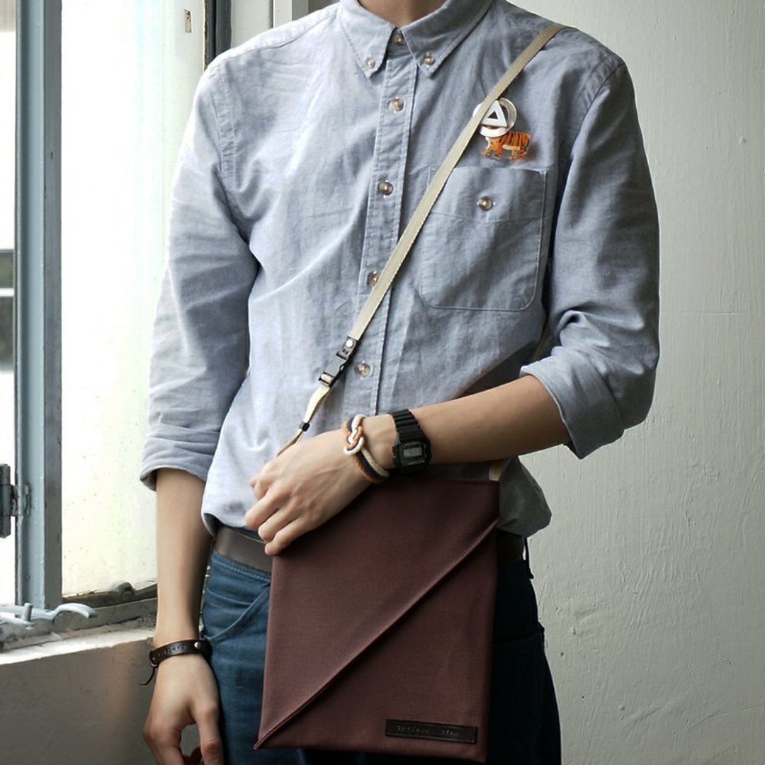 痕迹 - 紫红色单肩袋 - 原创设计 The Track - Cross-Body Bag - Original Design by Captain Ryan - 侧背包/斜挎包 - 其他材质 咖啡色