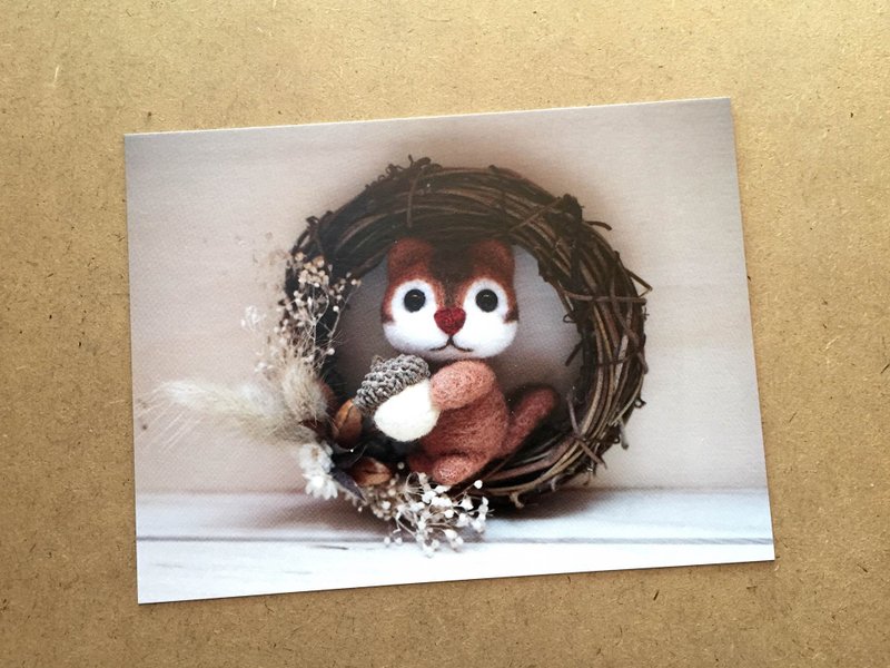 【毛小孩】羊毛毡动物明信片03-小松鼠花圈 - 卡片/明信片 - 纸 多色