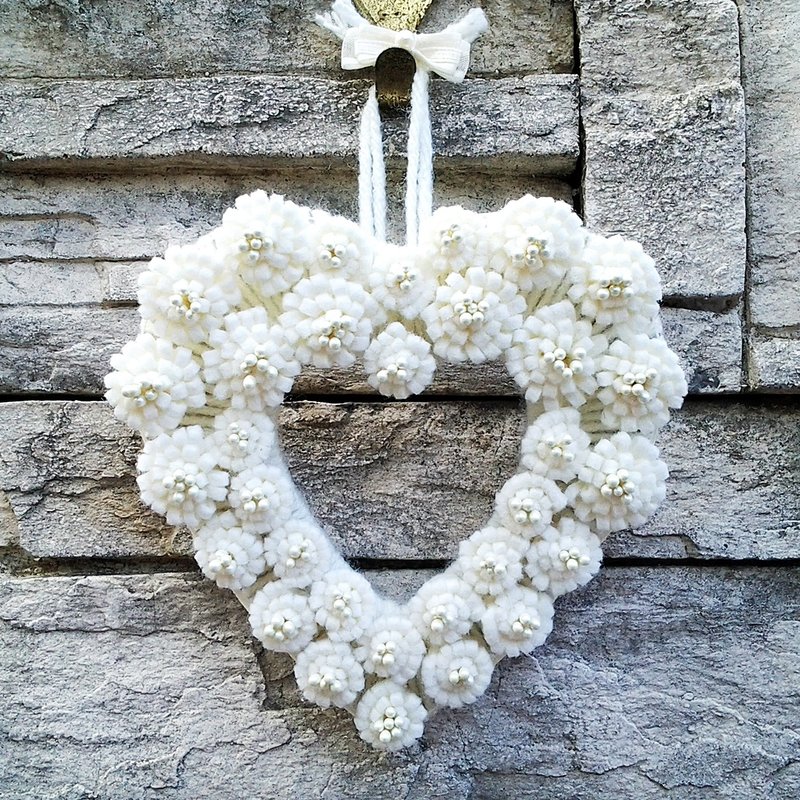 MFP情人节满满的心意白色心型手工毛毡花朵小花圈吊饰 - 墙贴/壁贴 - 其他材质 白色