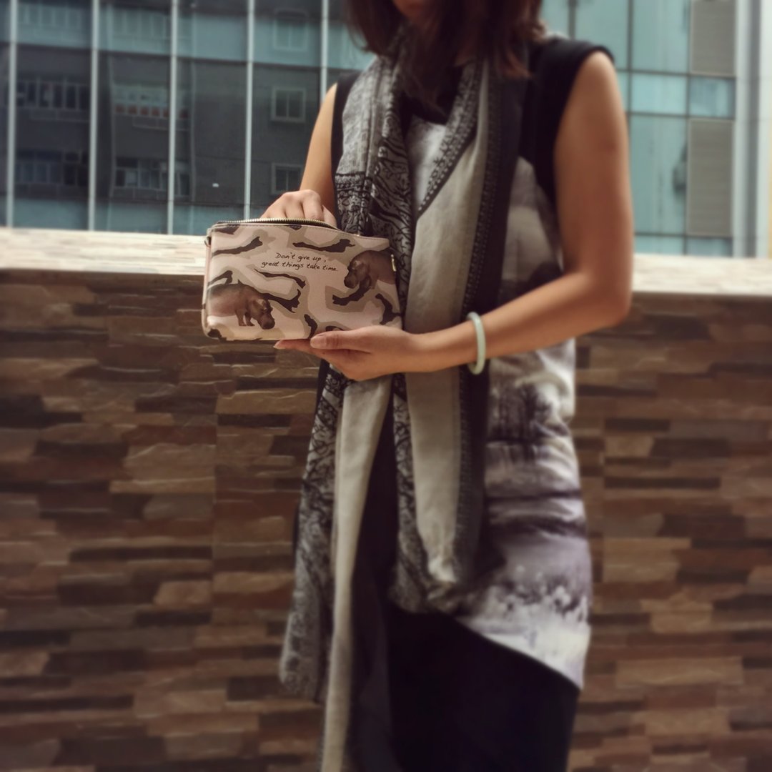 可爱河马单拉链斜挎包 Cute 河马 single zip shoulder bag by Shuki Design - 侧背包/斜挎包 - 其他材质 粉红色