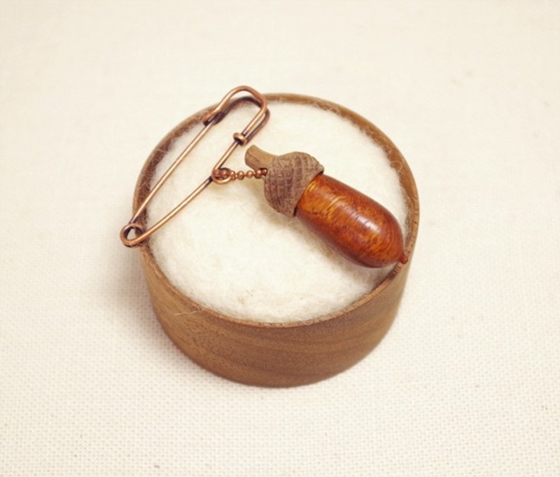 The wooden acorn brooch B-7 [semi-custom] - 胸针 - 木头 红色