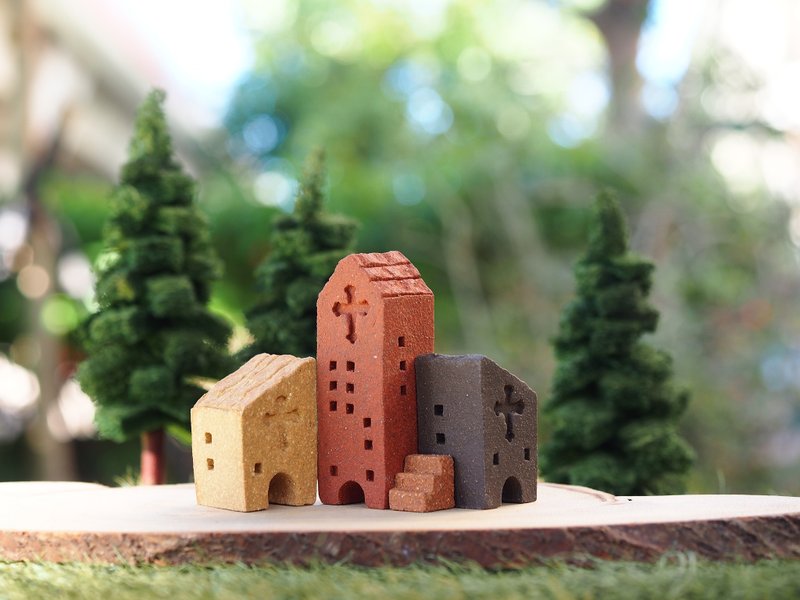 【小小村 Simple Village 】手作陶小房子/教堂- 4件/组(附楼梯,四面皆有窗,可任意组合) - 摆饰 - 其他材质 