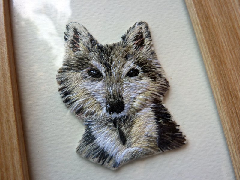 【哈士奇手工刺绣】 限量手作/疗愈/礼物/定制化订做 - 摆饰 - 纸 灰色