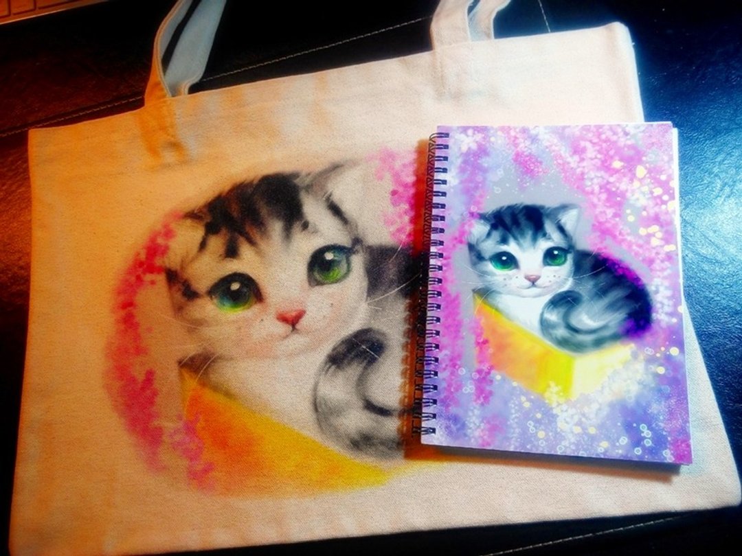 大卫画猫_设计师限量组合_紫藤梦手提袋+笔记本 - 笔记本/手帐 - 纸 粉红色