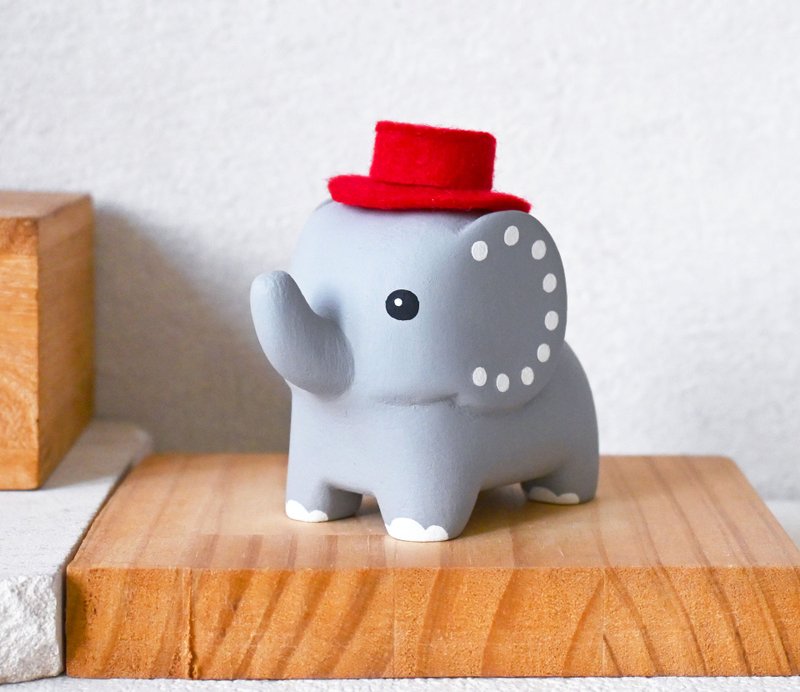 小可爱大象戒台 饰品架 摆饰 手工木制疗愈小木雕 公仔 - 摆饰 - 木头 灰色