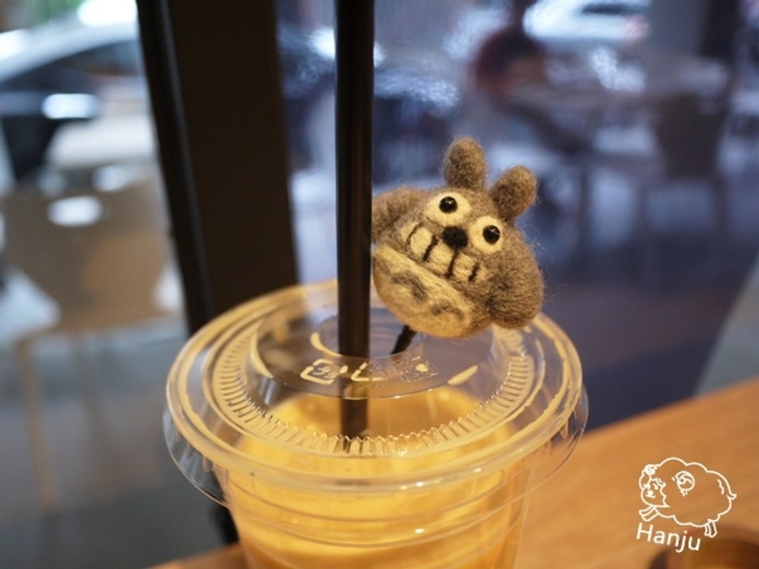 Hanju's羊毛儿。手作 DIY 宫崎骏 豆豆龙 TOTORO 拟真系列 羊毛毡 手机吊饰/防尘塞/强力磁铁 - 玩偶/公仔 - 羊毛 灰色