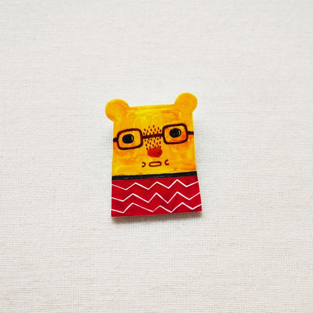 Henry The Yellow Bear / 小黄熊亨利 / 手工制作热缩片 / 胸针磁铁 - 胸针 - 塑料 红色