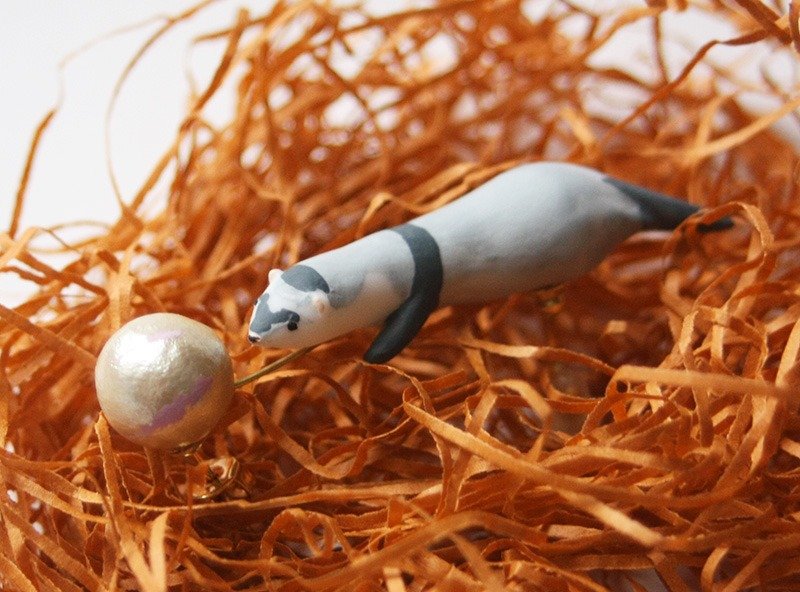 Ferret earring/Earlobe Chase [gray] - 耳环/耳夹 - 塑料 灰色