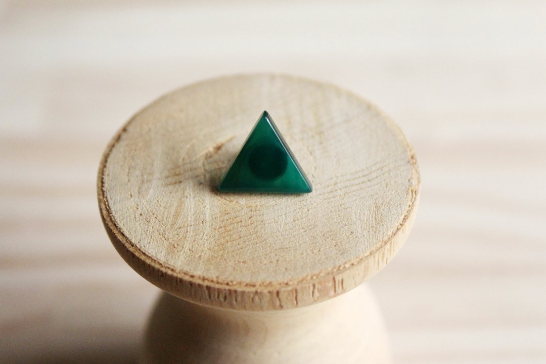 绿玛瑙小山系列单耳环。Mountain Earring - 耳环/耳夹 - 宝石 绿色