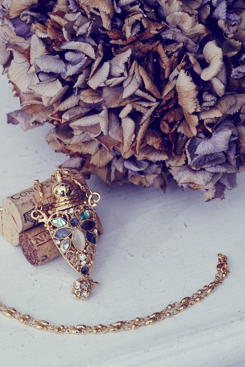 Neve Jewelry 贝壳孔雀迷你香水瓶项链 - 项链 - 其他金属 蓝色