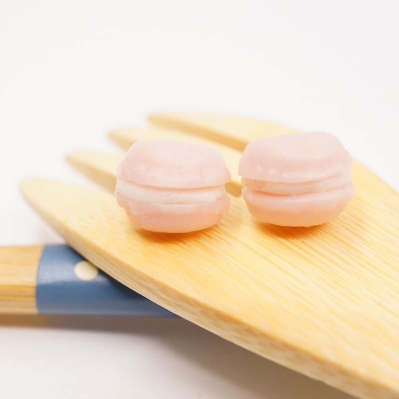 Playful Design  淡粉红法式马卡龙耳环 - 耳环/耳夹 - 粘土 粉红色