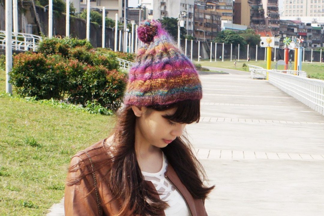 Araignee Design *手作针织毛帽 - Beanie&Ball 圆球花卷帽 // 紫色系渐层款 日本进口毛海毛线 球球 - 帽子 - 其他材质 多色