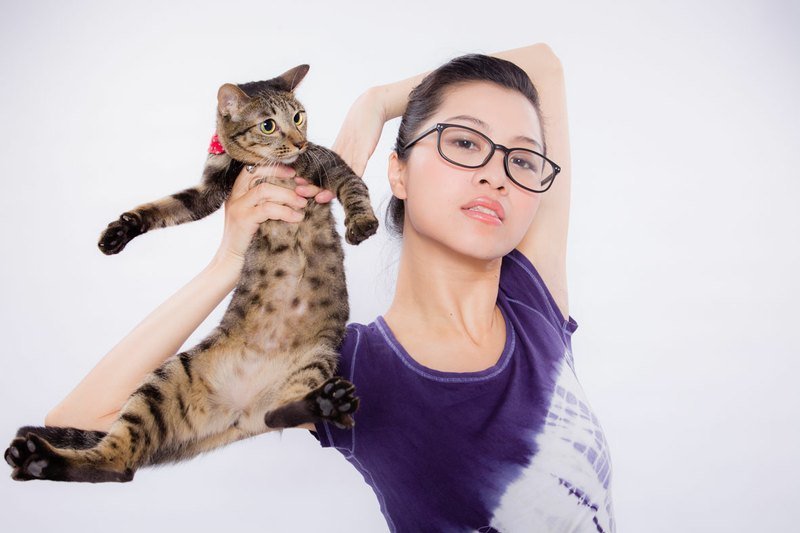 墨水树手染女T 斜条纹 - 女装 T 恤 - 棉．麻 白色