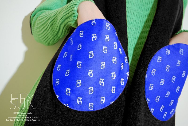 【M0257】HEY SUN独立手作品牌·小方盒子撞色柔软加长型口袋围巾-黑X蓝 - 丝巾 - 其他材质 黑色