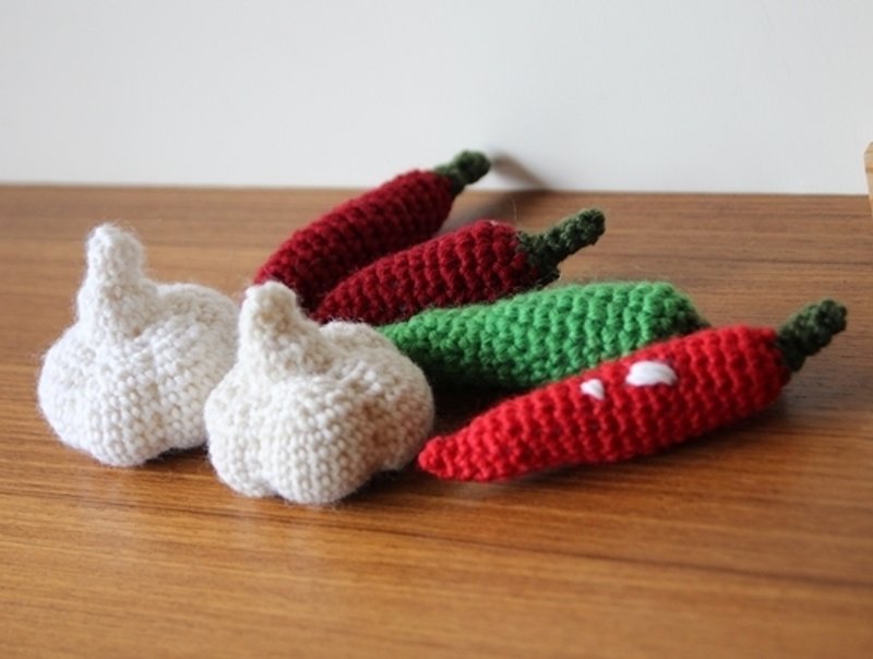 【布。棉花】毛线蒜头, 辣椒, 毛线蔬果(辛香料组合) - 餐垫/桌巾 - 其他材质 红色