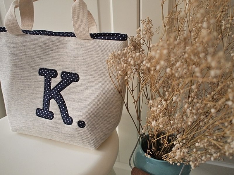 hairmo。只有唯一字母外出手提袋磁扣款-米深蓝(单字) - 手提包/手提袋 - 其他材质 卡其色