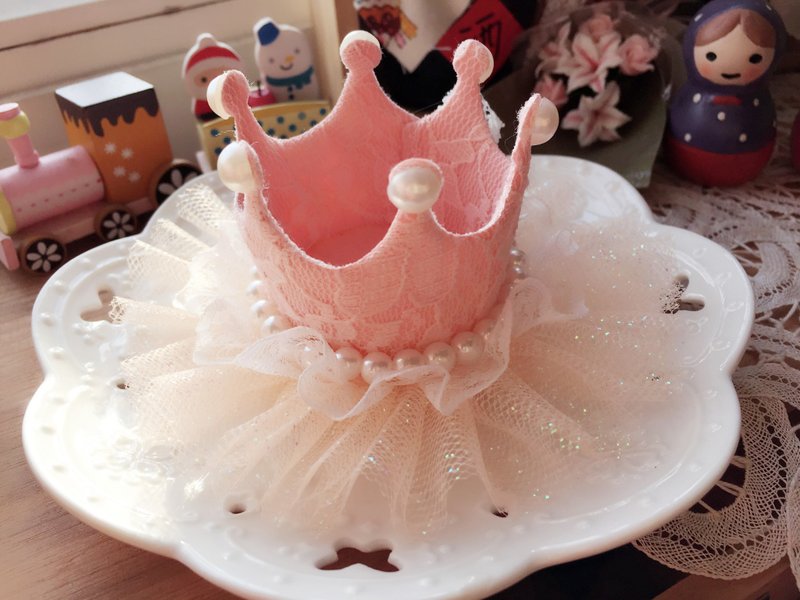 粉色系梦幻蕾丝 x 亮亮纱 x 珍珠皇冠。发夹款 - 围嘴/口水巾 - 其他材质 粉红色