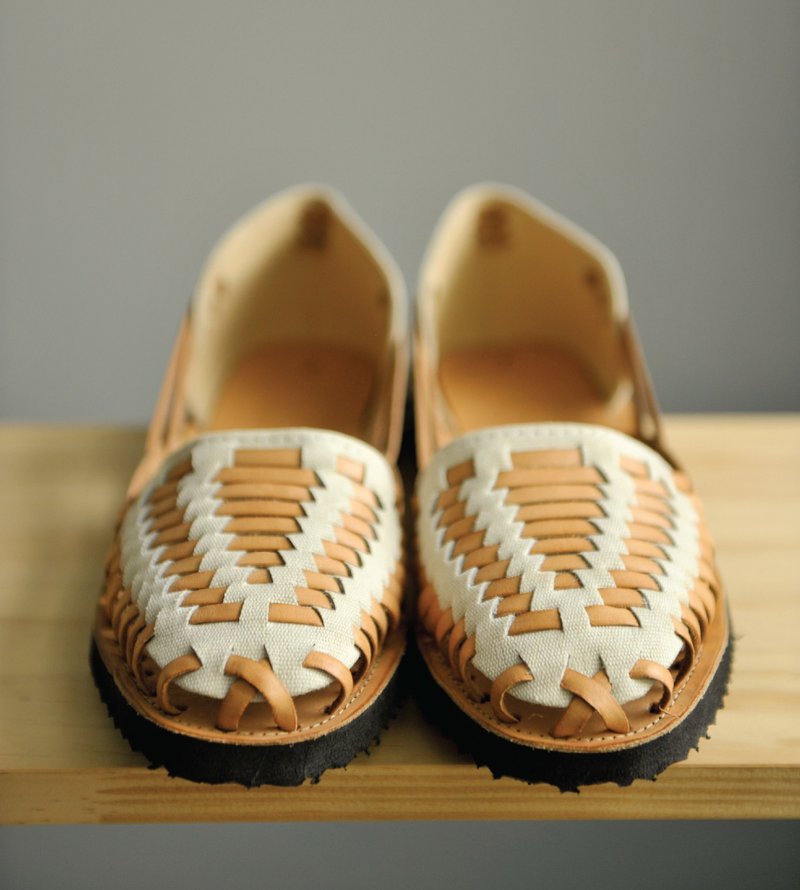 Ix Style Woven Leather Huarache Sandal in Beige 手工编织凉鞋 - 米白色 US 4 - 男女凉鞋 - 真皮 白色