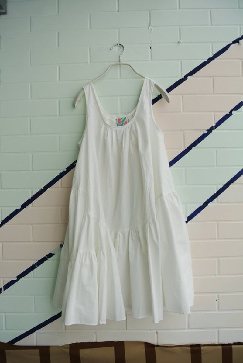 白背心附赠皮带洋 - 洋装/连衣裙 - 其他材质 