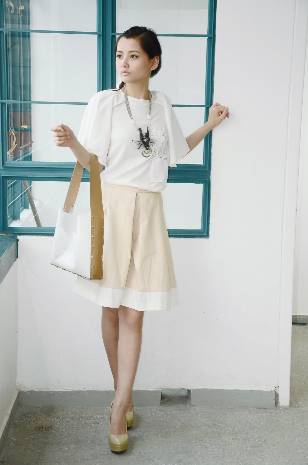 COME BACK SOON 吊钟花形袖弹性绣花上衣－白色(香港设计品牌) - 女装上衣 - 其他材质 白色
