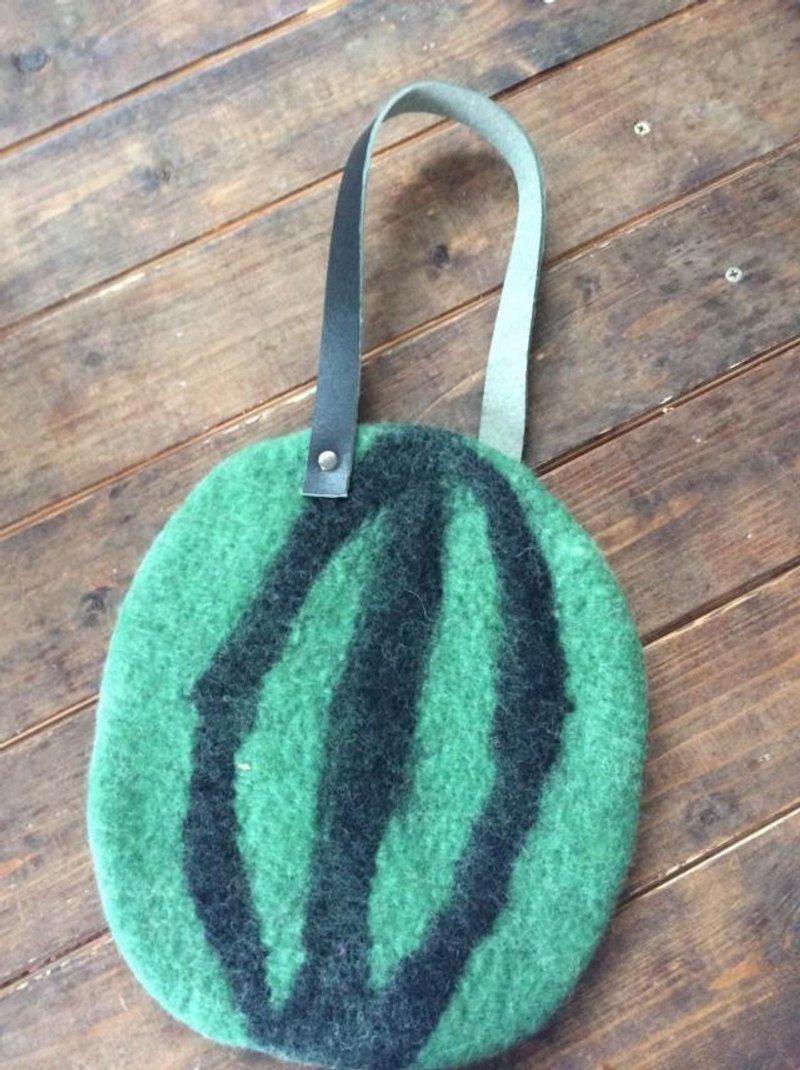 Watermelon bag (horizontal zipper) - 化妆包/杂物包 - 羊毛 绿色