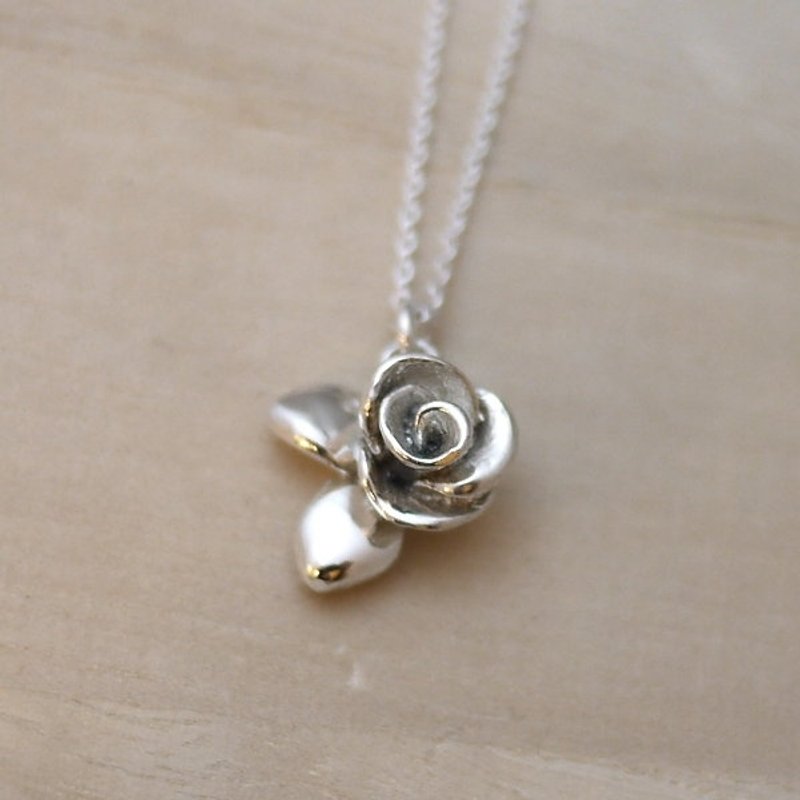 野玫瑰项链 -- 纯银 - 项链 - 纯银 