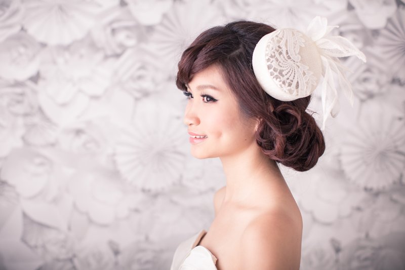 《Being of Love》白色蕾丝小礼帽／新娘头饰髪饰／西式婚礼手工制婚礼配饰 - 帽子 - 其他材质 白色