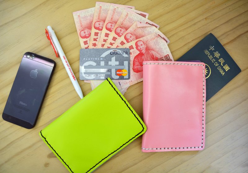 手作皮革 ─情侣 护照夹 。蘑菇诗人+手作=The Mushroom Hand。 - 护照夹/护照套 - 真皮 多色