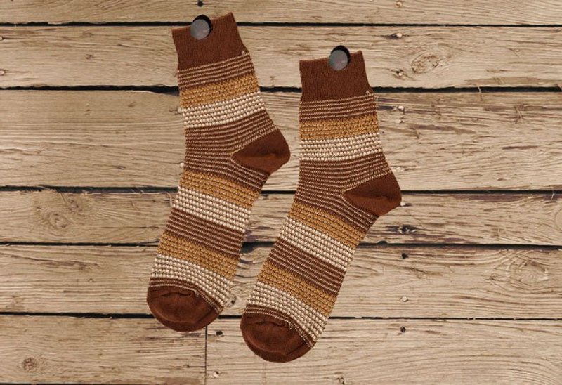 林果良品 颗粒感彩色缇花袜 深咖啡 - 绅士袜 - 棉．麻 咖啡色