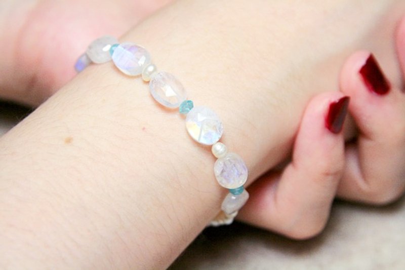 [Ofelia arts & crafts]天然石系列−纯银天然月光石x磷灰石x珍珠手链[J47-Olga] - 手链/手环 - 宝石 