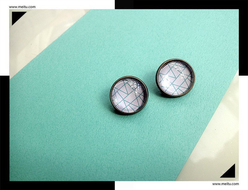 【Funky】线性三角个性耳针 - 耳环/耳夹 - 其他金属 多色